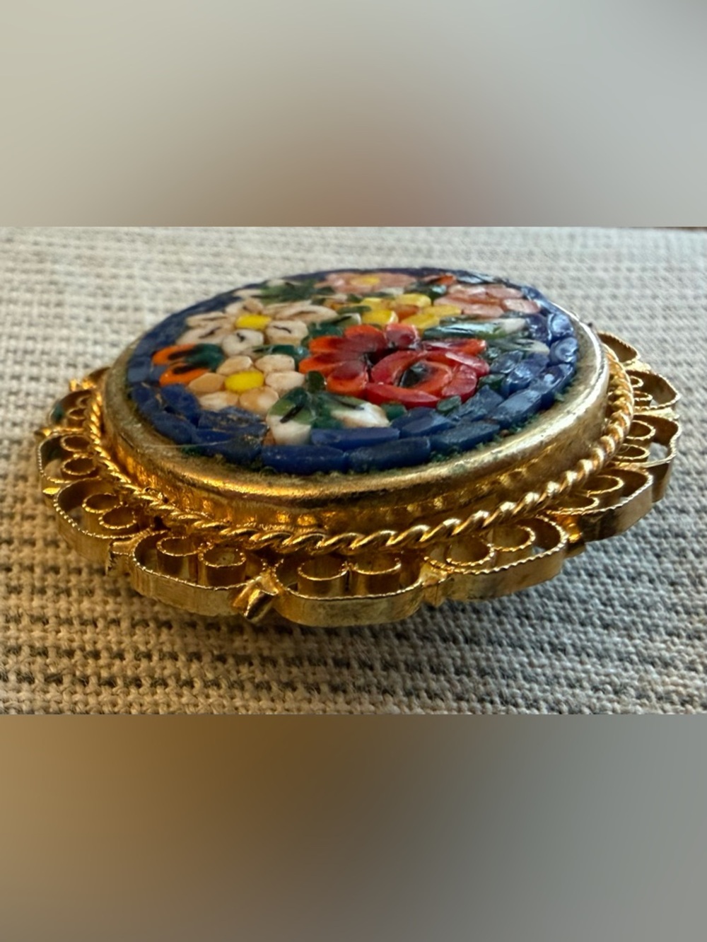 Vintage Blue Floral Micro-Mosaic Brooch - with filigree edging - Picture 5 of 6